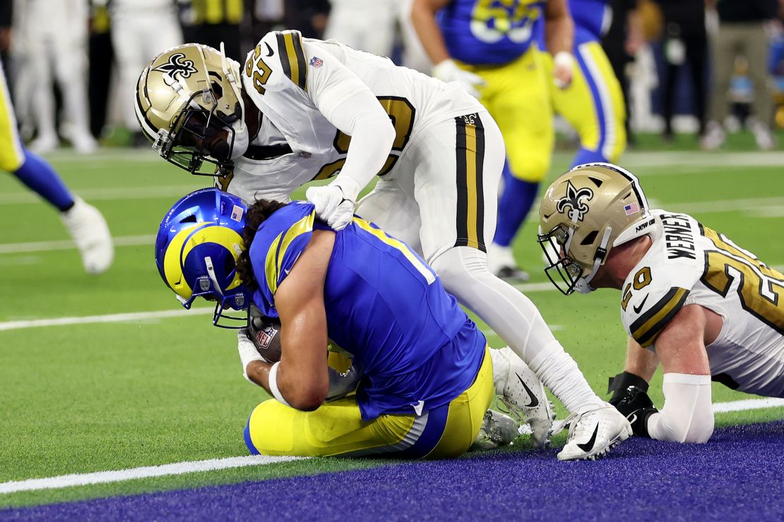 Rams vs Saints, Tightening Grip on Playoffs